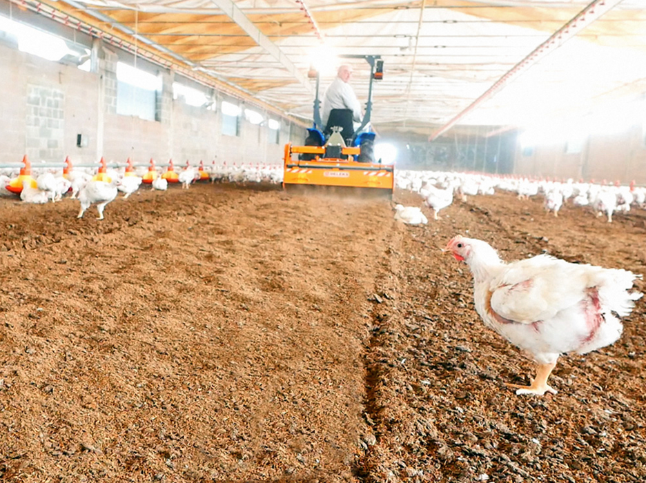 DELEKS® PAVO-100 Shatter Milling Machine for Poultry Farm Bedding Maintenance