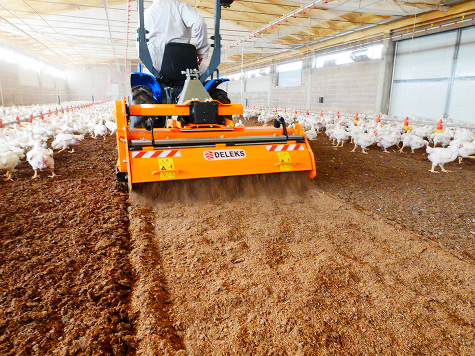 DELEKS® PAVO-100 Shatter Milling Machine for Poultry Farm Bedding Maintenance