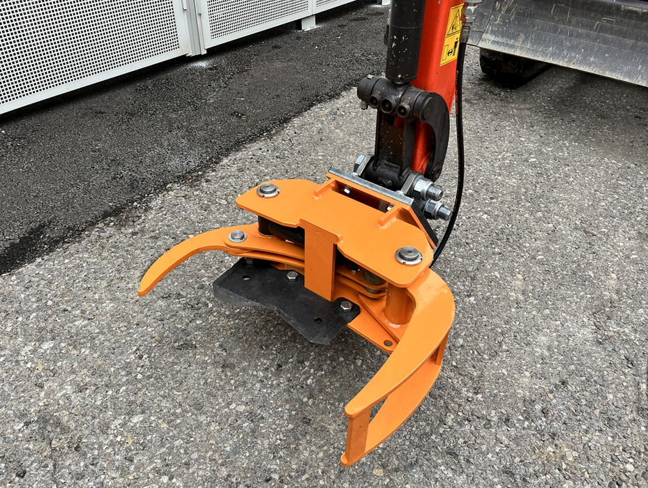 DELEKS® CF-10 Hydraulic Tree Shear and Log Grapple